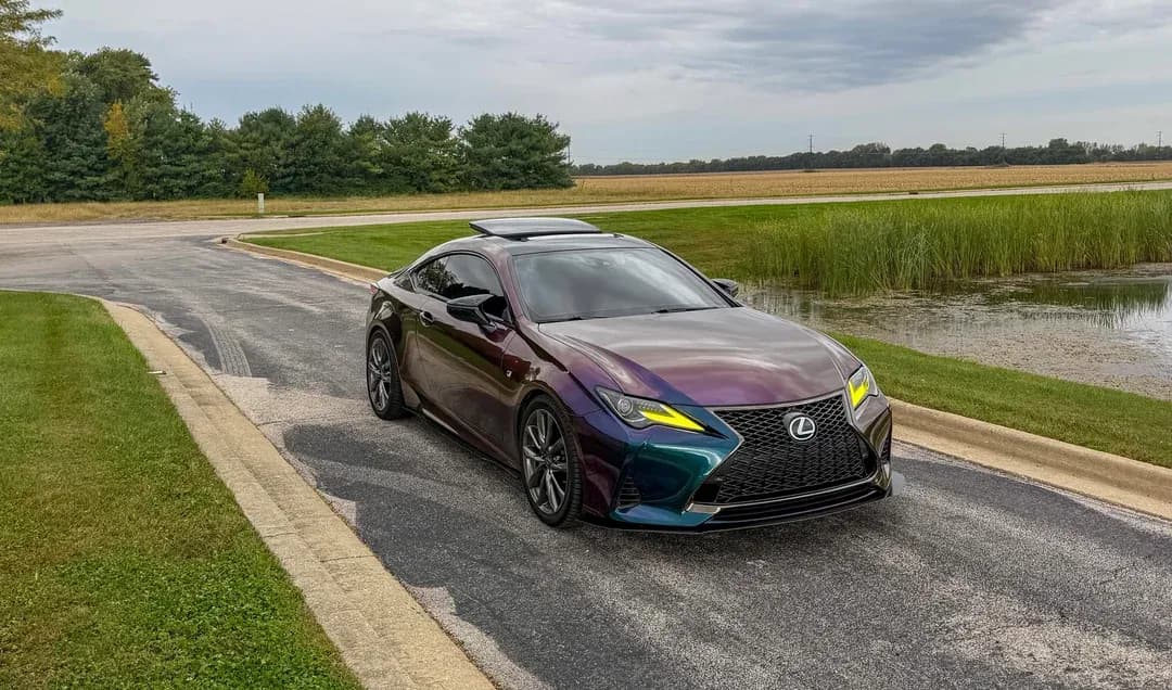 Один Lexus RC — синий, бирюзовый, фиолетовый и золотистый, медиа 7 из 10