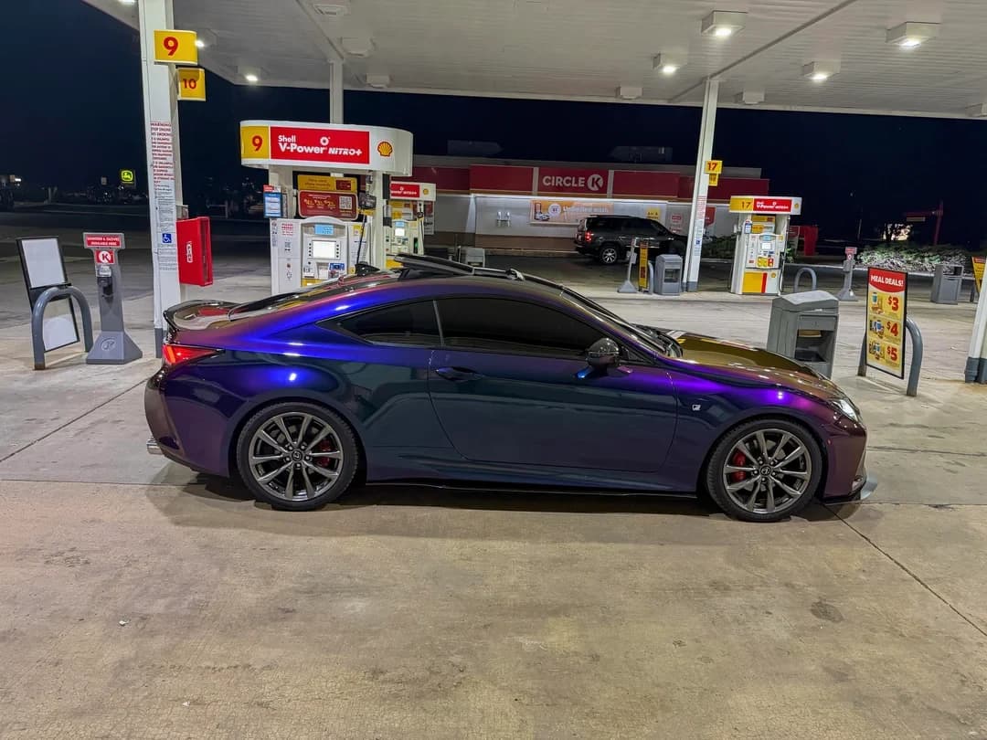 Один Lexus RC — синий, бирюзовый, фиолетовый и золотистый, медиа 2 из 10