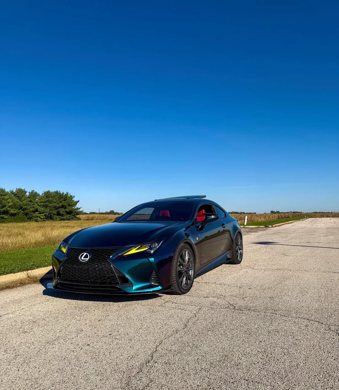 Один Lexus RC — синий, бирюзовый, фиолетовый и золотистый, медиа 8 из 10