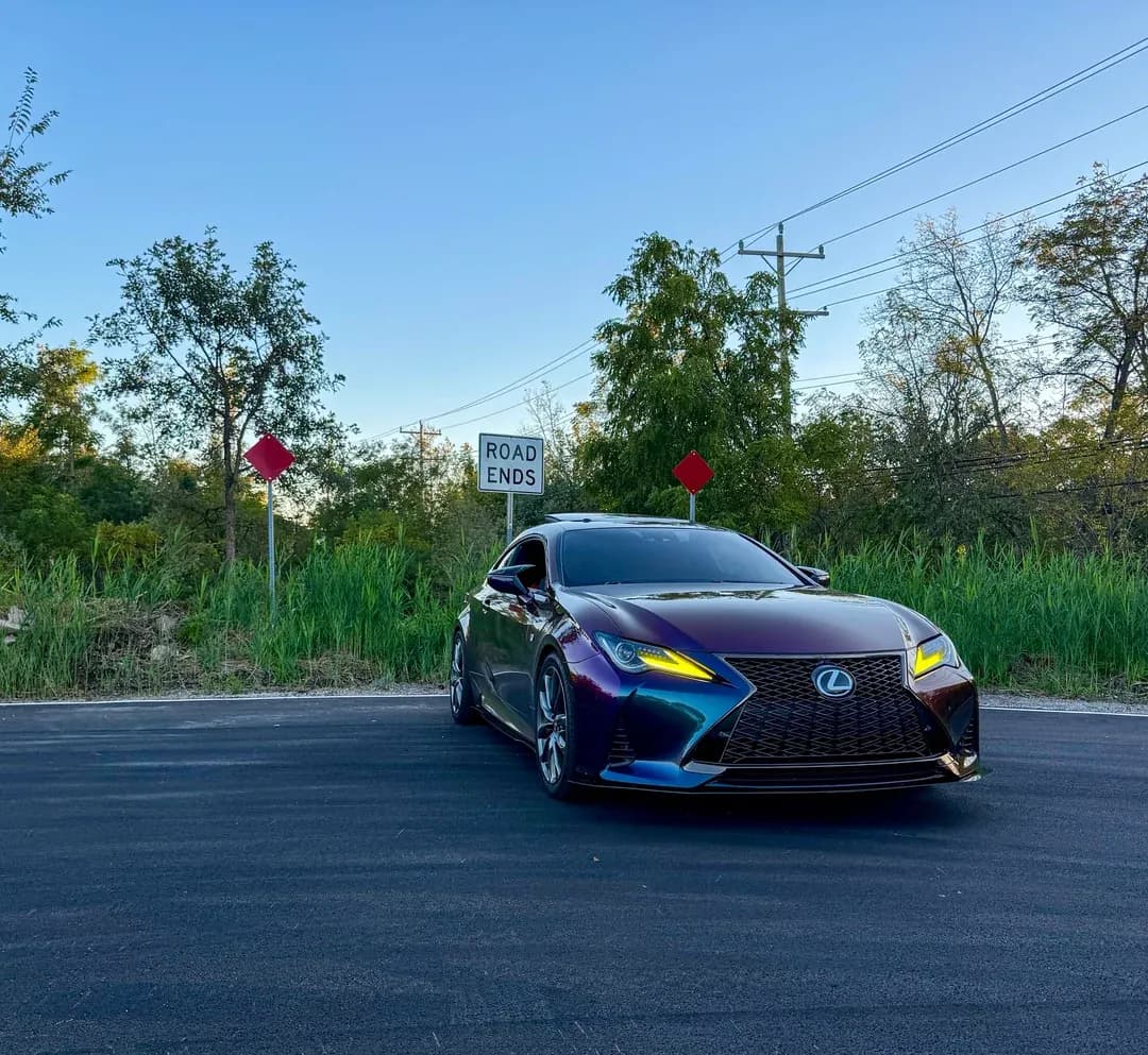 Один Lexus RC — синий, бирюзовый, фиолетовый и золотистый, медиа 5 из 10