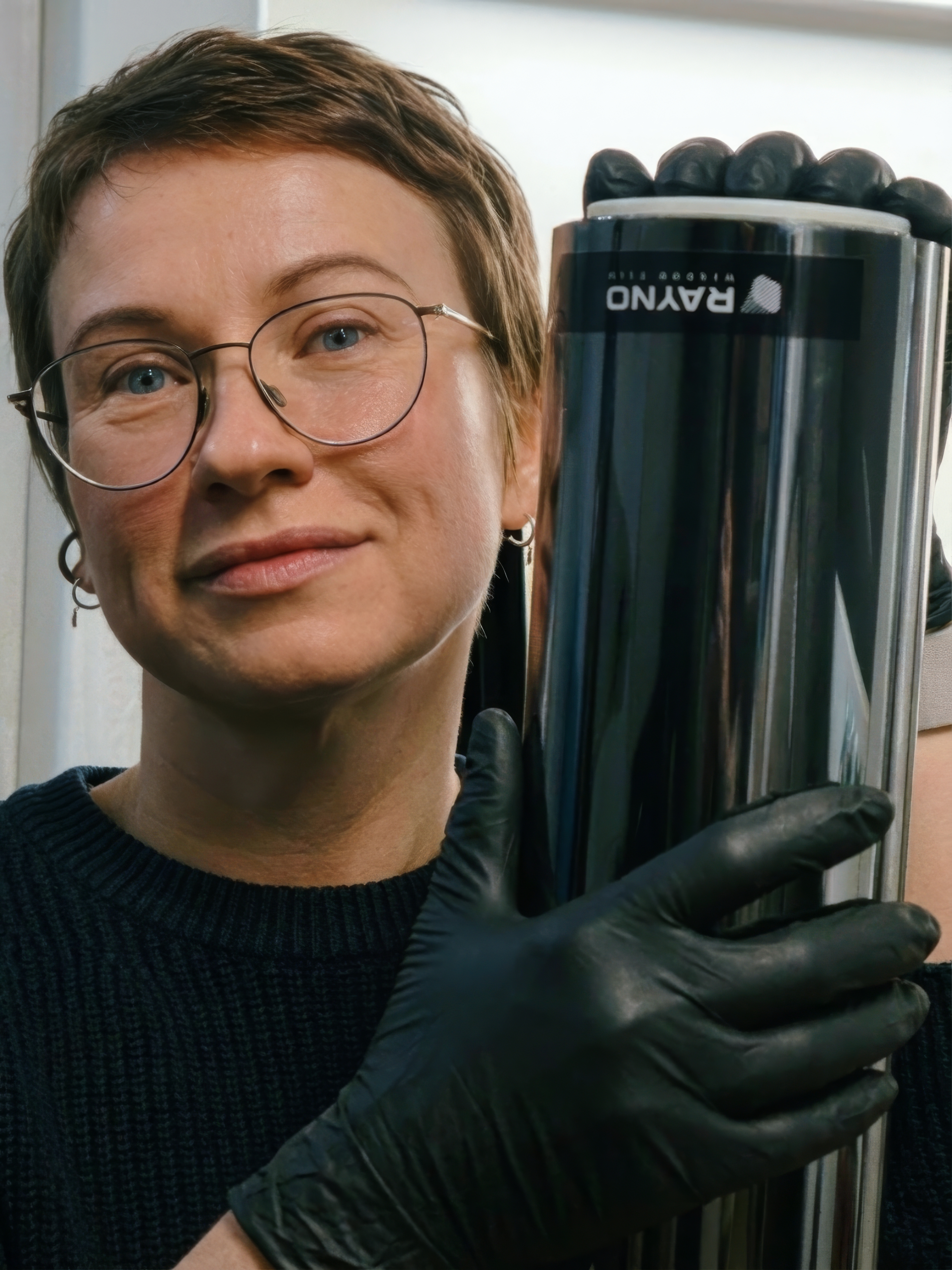 Мастер Елена с плёнкой RAYNO Centum — Ze Studio 48